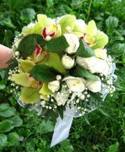 Букет из зеленой  орхидеи и белой розы